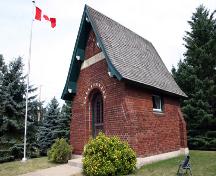 Façades principales - du sud-est du parc commémoratif de Darlingford, Darlingford, 2006; Historic Resources Branch, Manitoba Culture, Heritage, Tourism and Sport, 2006