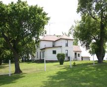 Contextual view, from the northwest, of the Scott House, Neepawa area, 2006; Historic Resources Branch, Manitoba Culture, Heritage, Tourism and Sport, 2006