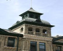 Vue de la tour de l'école Isbister, Winnipeg, 2006; Historic Resources Branch, Manitoba Culture, Heritage, Tourism and Sport, 2006