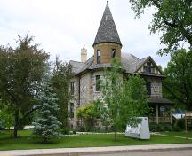 Contextual view, from the southwest, of the McConnell House, Morden, 2006; Historic Resources Branch, Manitoba Culture, Heritage, Tourism and Sport, 2006