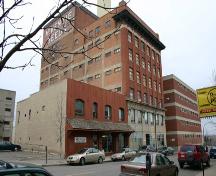 Main elevation, from the southeast, A.E. McKenzie Co. Building, Brandon, 2004.; Historic Resources Branch, Manitoba Culture, Heritage and Tourism, 2004