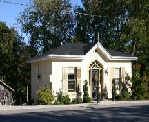Front facade, corner view; Susan Schappert, 2007
