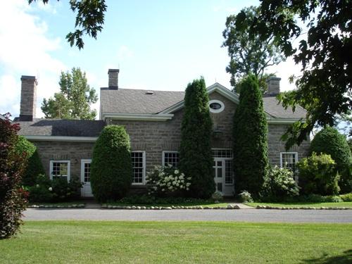 Contextual view of Burritt House