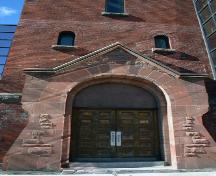 Entrance detail of Calvary Temple Tower, Winnipeg, 2006; Historic Resources Branch, Manitoba Culture, Heritage and Tourism, 2006
