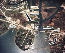 Aerial view of the Narrows between Lakes Simcoe and Couchiching, 2006.; Agence Parcs Canada / Parks Canada Agency, 2006.