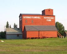 Exterior view of Esterhazy Flour Mill, 2008.; Government of Saskatchewan, Maureen Pedesen, 2008.