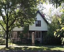 Willistead's 1-1/2 storey gate house located at the
entrance to the estate, which is enclosed by an iron fence with limestone piers, originally served as a gardener's cottage.; City of Windsor Planning Department