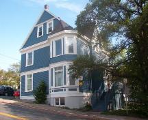 View of west elevation and front facade, Horwood House, St. John's, NL.; Heritage Foundation of Newfoundland and Labrador, 2005