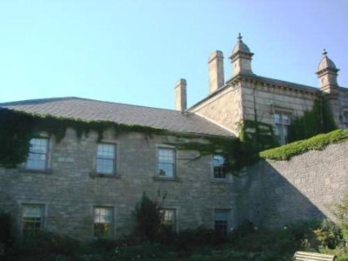 View of the Milton Court House's courtyard – 2006