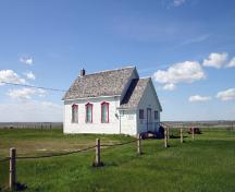 Façades principales - du sud-est de l'école de Star Mound, région de Snowflake, 2006; Historic Resources Branch, Manitoba Culture, Heritage, Tourism and Sport, 2006