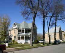 Contextual view, from the southeast, of the McCowan House, Portage la Prairie, 2007; Historic Resources Branch, Manitoba Culture, Heritage, Tourism and Sport, 2007