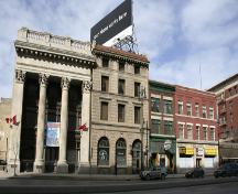 Contextual view, from the east, of the Royal Bank of Canada Building, Winnipeg, 2006; Historic Resources Branch, Manitoba Culture, Heritage, Tourism and Sport, 2006