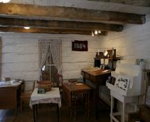 Intérieur de la cabane en bois, Manitou, 2005; Historic Resources Branch, Manitoba Culture, Heritage, Tourism and Sport, 2005