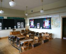 Intérieur d'une salle de classe patrimoniale dans l'école publique de Gimli, Gimli, 2005; Historic Resources Branch, Manitoba Culture, Heritage, Tourism and Sport, 2005