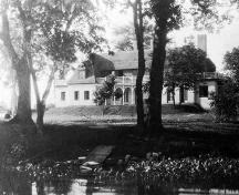 Front (north) elevation of The Stephen Leacock House.; Leacock, Stephen (photograph), 1928, #PL258, Leacock Museum Archives