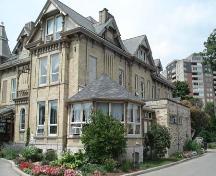 Of note are the conservatory addition and the decorative brickwork.; Martina Braunstein, 2007.