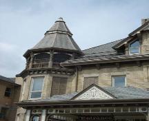 Featured is the belvedere and bracketed eaves.; Martina Braunstein, 2007.