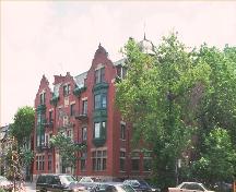 Queen Anne style apartment block in Montréal; Parks Canada / Parcs Canada 1992, HRS 319