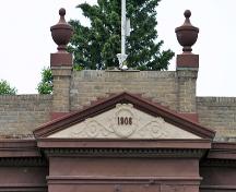 Corniche (détail) de l'édifice des titres fonciers de Portage-la-Prairie, Portage-la-Prairie, 2006; Historic Resources Branch, Manitoba Culture, Heritage, Tourism and Sport, 2006