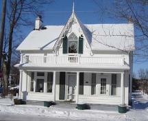 This image captures the south façade of 36 Young Street West, 2007.; Kayla Jonas, 2007.