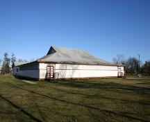 Vue de la façade principale (sud) du pavillon de danse de Gimli, Gimli, 2004; Historic Resources Branch, Manitoba Culture, Heritage, Tourism and Sport, 2005