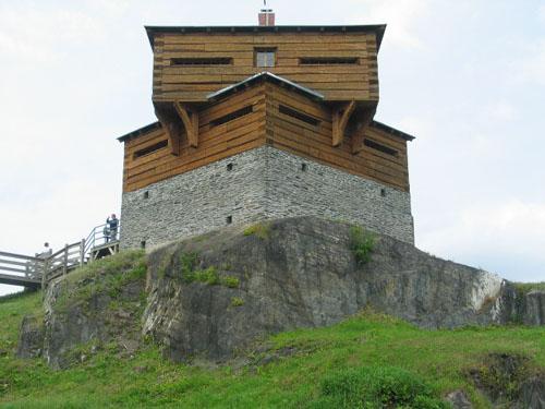 Le monticule rocheux 