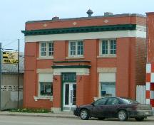 Front view of Wadena Glass & Mye Signs in Wadena, 2008.; Winkel, 2008.