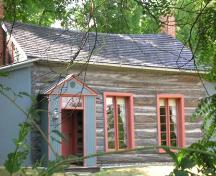 Of note are the large façade windows.; Lyndsay Haggerty, 2007.