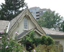 Featured is the central gable with decorative bargeboard.; Martina Braunstein, 2007.