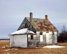 Façades principales - du sud-ouest de l'école Riverside, région de Minto, 2006; Historic Resources Branch, Manitoba Culture, Heritage, Tourism and Sport, 2005