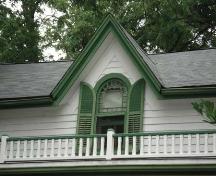 Featured is the central gable with semi-circular headed window; Martina Braunstein, 2007.