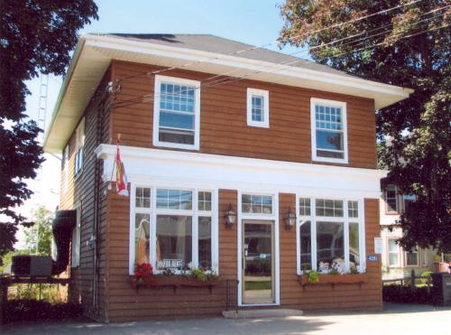 Showing east elevation