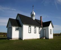 Vue - du sud-ouest des façades principales de l'église catholique ukrainienne de la Vierge Marie bénie, région de Malonton, 2004.; Historic Resources Branch, Manitoba Culture, Heritage, Tourism and Sport, 2005