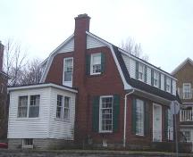 Depiction of the gambrel roof, 2007.; Lindsay Benjamin, 2007.