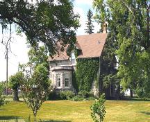 Vud d'ensemble - du sud-est de la maison Young, région de Cypress River, 2006; Historic Resources Branch, Manitoba Culture, Heritage, Tourism and Sport, 2006