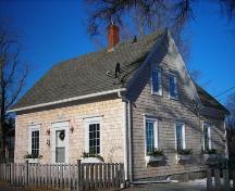 Front and east elevations, 38 School Street, Mahone Bay, NS, 2009.; Heritage Division, NS Dept. of Tourism,Culture and Heritage, 2009