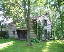 Front and side of Log House; County of Haldimand, 2007.