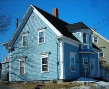 Side and front elevations, 578 Main Street, Mahone Bay, NS, 2009.; Heritage Division, NS Dept. of Tourism, Culture and Heritage, 2009