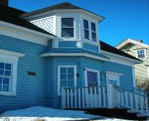 Five-sided dormer, also known as a Lunenburg bump on the front elevation of 578 Main Street, Mahone Bay, NS, 2009.; Heritage Division, NS Dept. of Tourism, Culture and Heritage, 2009