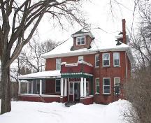 Façade principale - de l'est de la maison Dow, Boissevain, 2005; Historic Resources Branch, Manitoba Culture, Heritage, Tourism and Sport, 2005