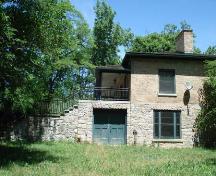 Of note are the low-pitched roof and verandah on the west side.; Martina Braunstein, 2007.