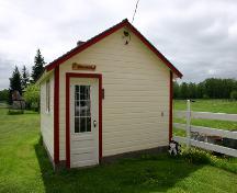 Façade nord de la laiterie de la ferme Nordin, région de Teulon, 2005; Historic Resources Branch, Manitoba Culture, Heritage, Tourism and Sport, 2005