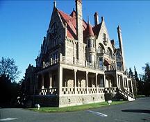 General view of Craigdarroch, showing the mix of stylistic elements deriving from a variety of architectural vocabularies, 1994.; Parks Canada Agency / Agence Parcs Canada, J. Butterill, 1994.