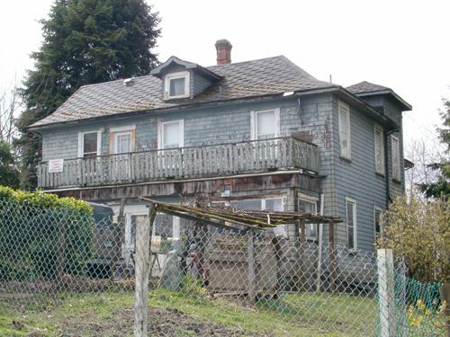 Oblique view from the front