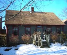 Front elevation, 328 Main Street, Mahone Bay, NS, 2009.; Heritage Division, NS Dept. of Tourism, Culture and Heritage, 2009