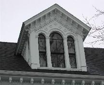 Cette photographie montre la lucarne ornée, 2005; City of Saint John