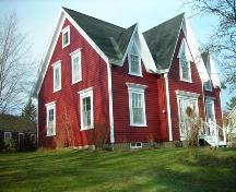 Front and side elevations, 121 Edgewater Street, Mahone Bay, NS, 2009.; Heritage Division, NS Dept. of Tourism, Culture and Heritage, 2009