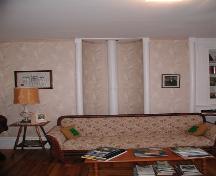 Stove alcove and front parlour, MacKeen-Smith House, Mabou, Nova Scotia, 2002.
; Inverness County Heritage Advisory Committe, 2002.