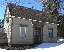 Detail of front facade, MacQuarrie House, Upper Middle River, NS, 2008.; Dept. of Tourism, Culture and Heritage, Province of NS, 2008
