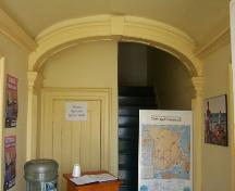Le hall d'entrée de la Maison Murray, 2004; City of Miramichi
